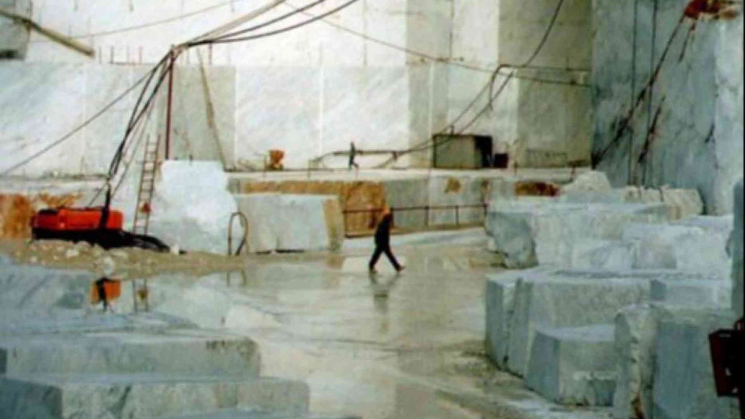 Il marmo e la disputa delle Alpi Apuane tra imprenditori e ambientalisti