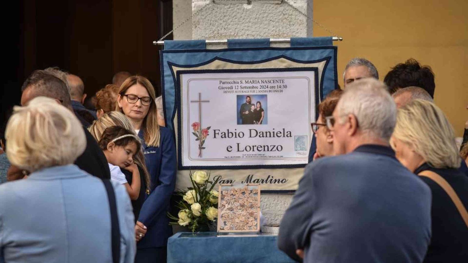 Le domande di Dio, l'amore per Riccardo: l'omelia di Delpini ai funerali