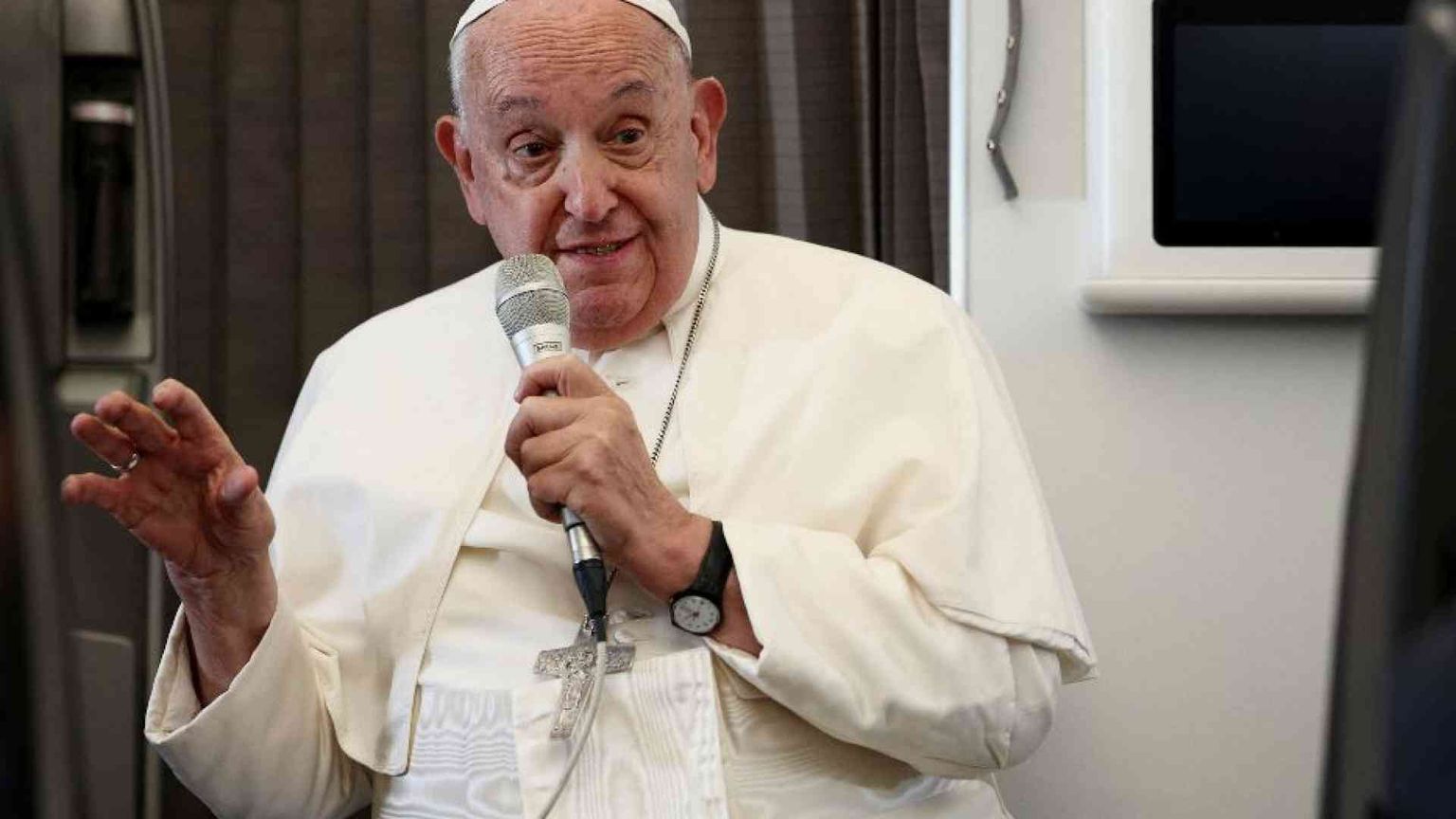 Francesco: «È contro la vita respingere i migranti e promuovere l'aborto»