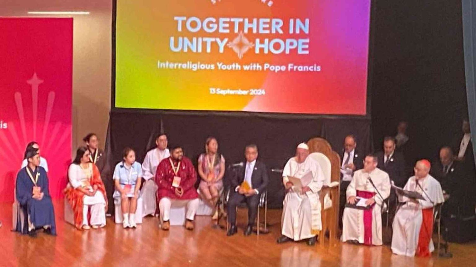 Il Papa ai giovani: Dio è per tutti, il dialogo si costruisce nel rispetto