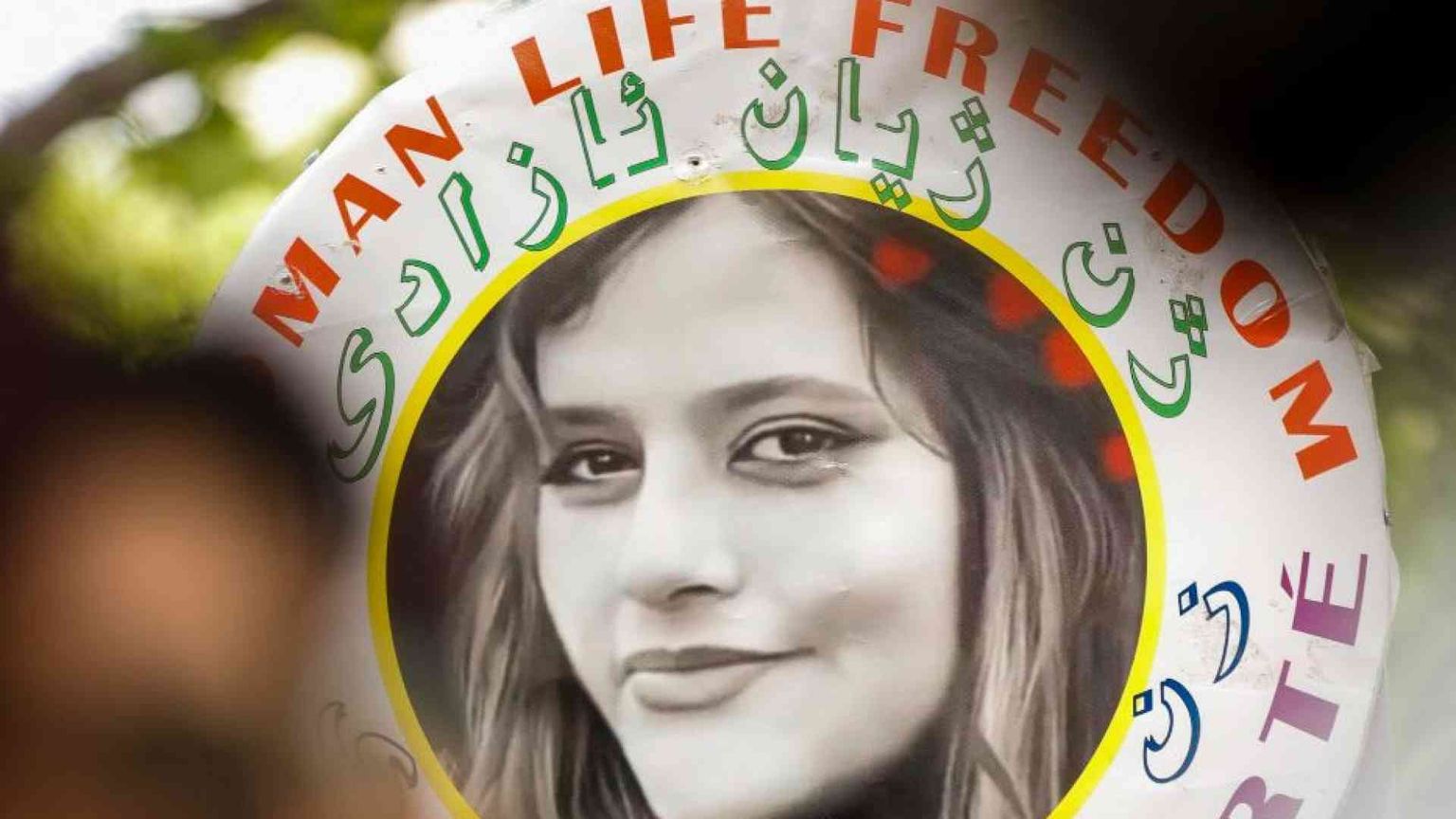 Due anni dopo Mahsa non è morta. Il mondo resta con le donne dell'Iran