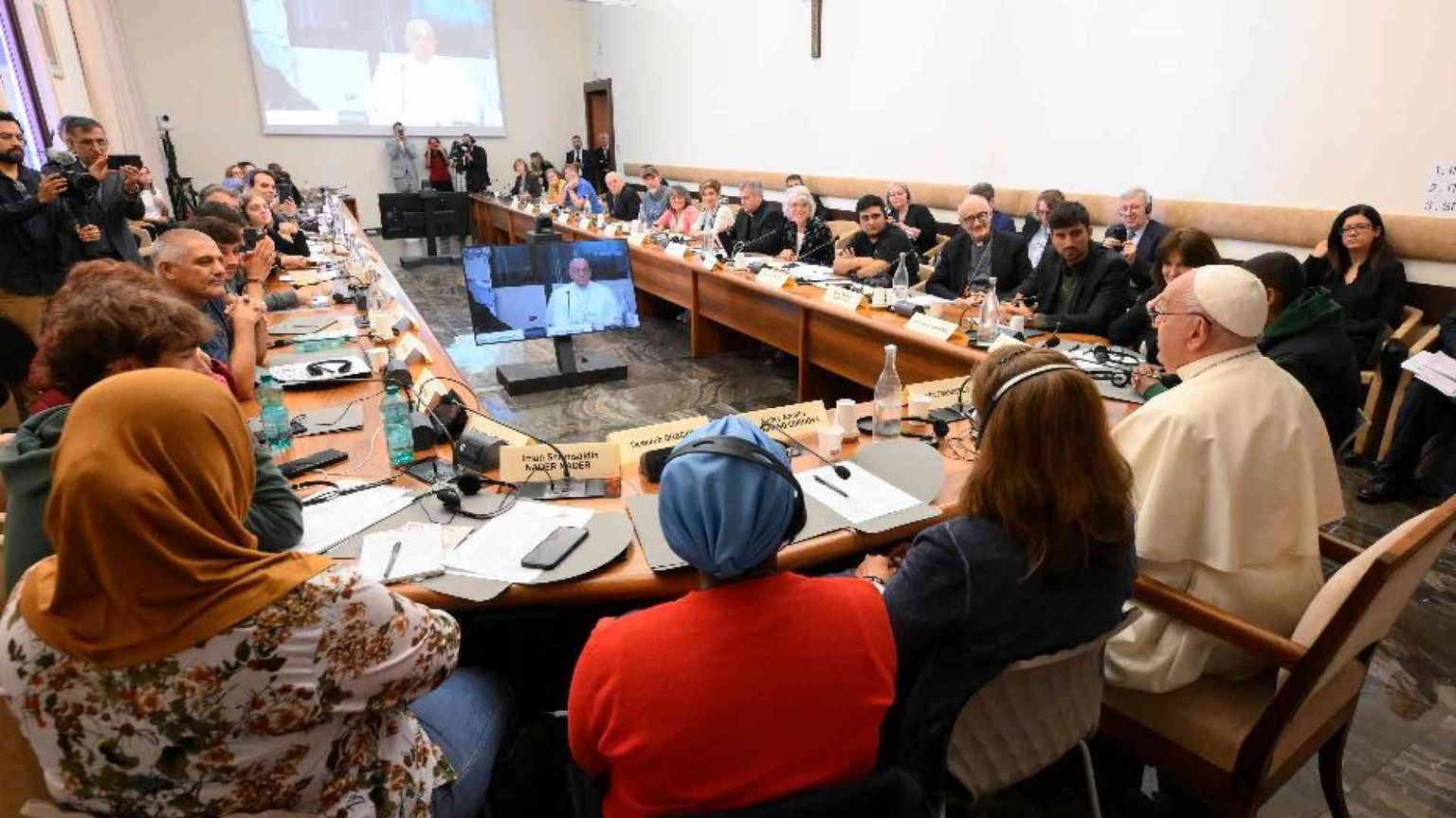 Il Papa: più tasse ai milionari per aiutare poveri e ceto medio