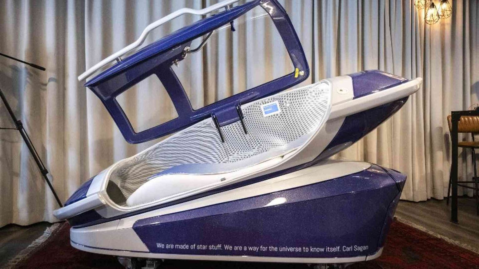 Fa la prima vittima Sarco, la “capsula per morire”. Ma interviene la polizia