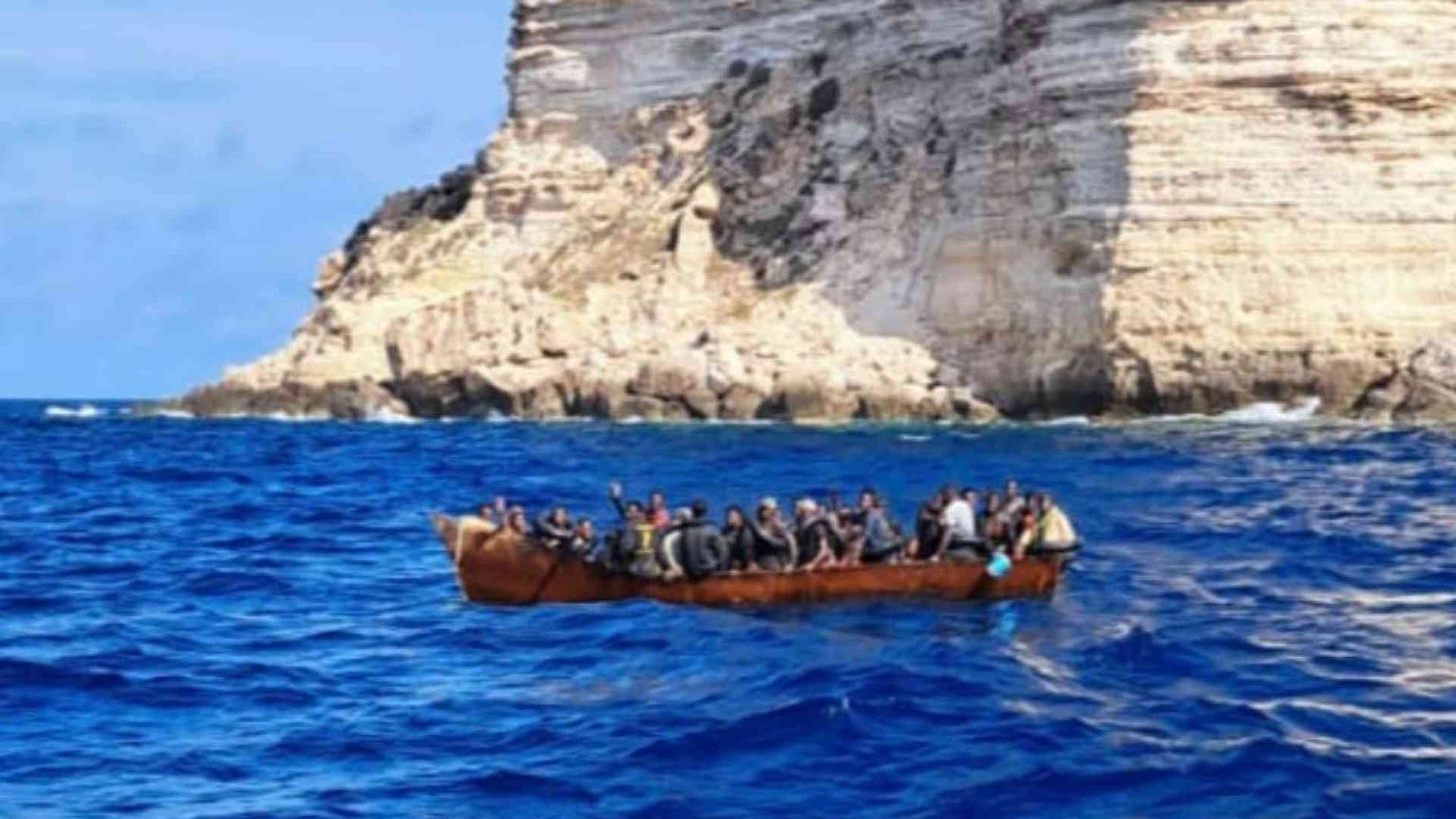 Ancora naufragi. Lampedusa, turista vede annegare un neonato e un ragazzino