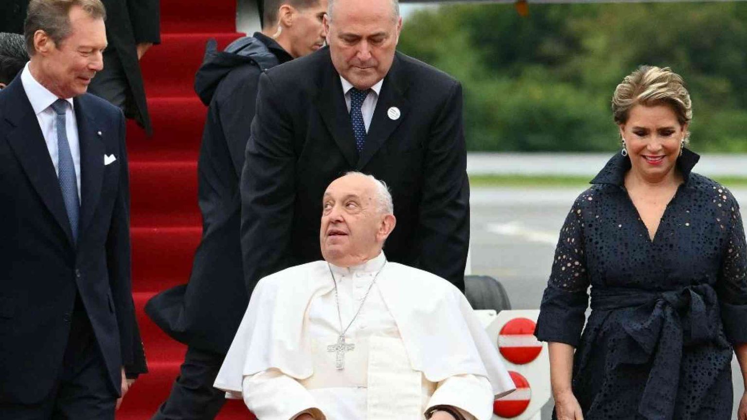 Il Papa in Lussemburgo: la ricchezza è responsabilità. Basta inutili stragi