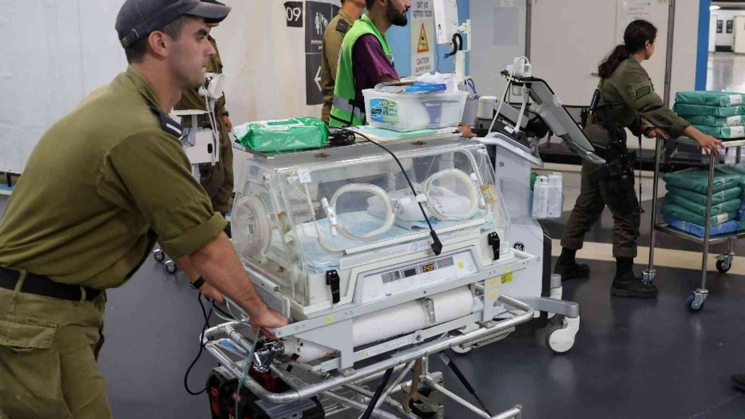 Ad Haifa l'ospedale con 600 pazienti si trasferisce nel bunker sotterraneo
