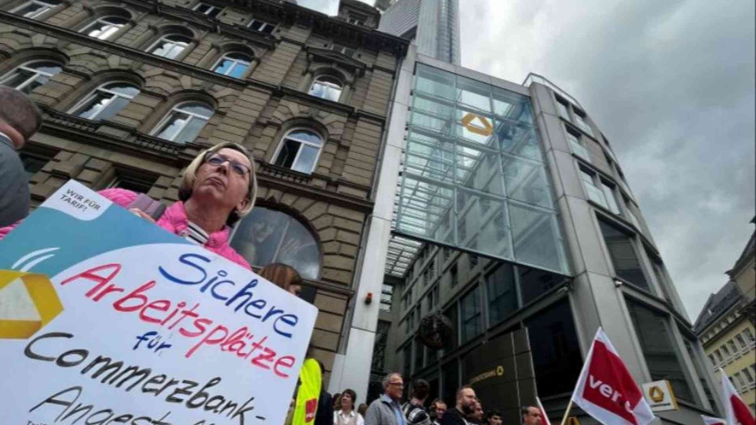 UniCredit "studia" Commerzbank: si parla di nozze