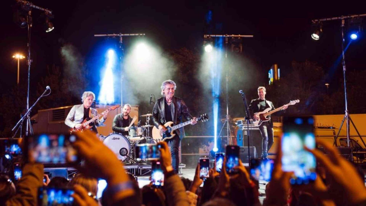 Ligabue di nuovo a Campovolo nel 2025. Ma prima il tour nei teatri