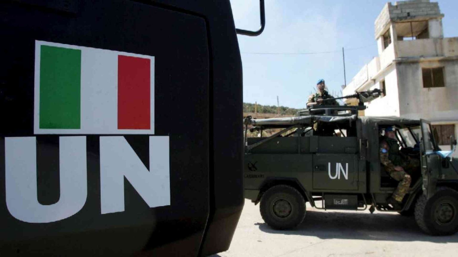 L'appello di Tajani: «Gli italiani lascino subito il Libano»