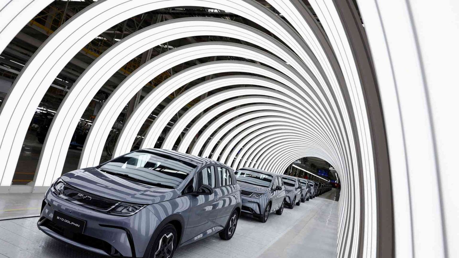 L'Europa si spacca sui dazi Ue alle auto elettriche cinesi