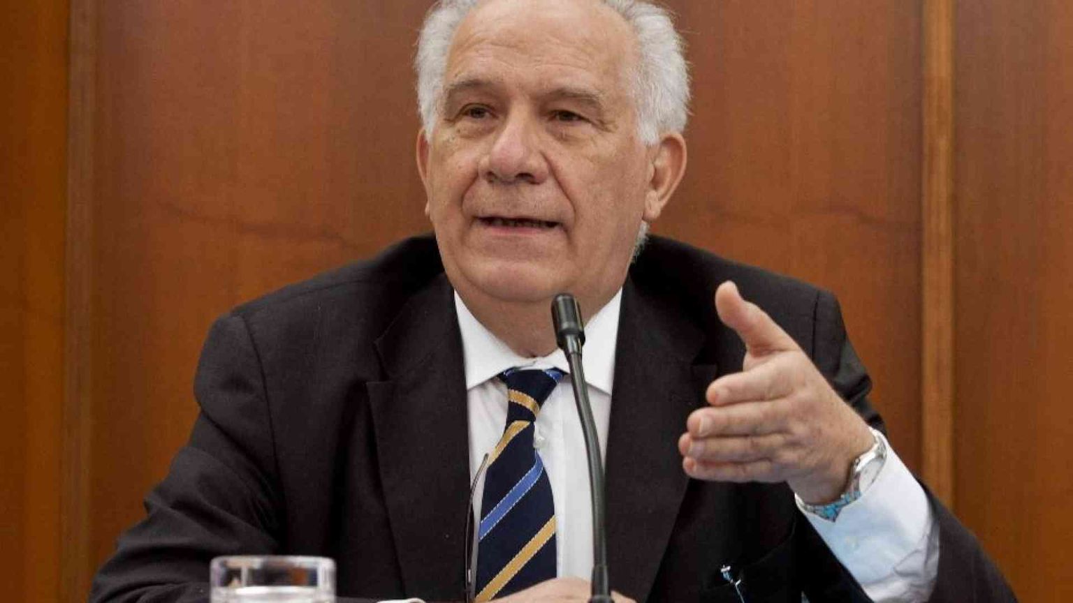 Politica, fede e ironia: la Camera ricorda Carlo Casini