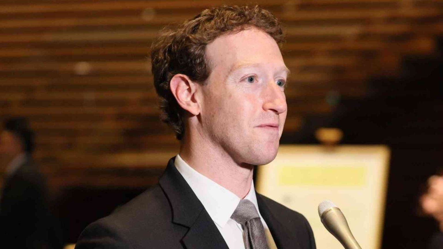 Zuckerberg supera Bezos e diventa il secondo Paperone