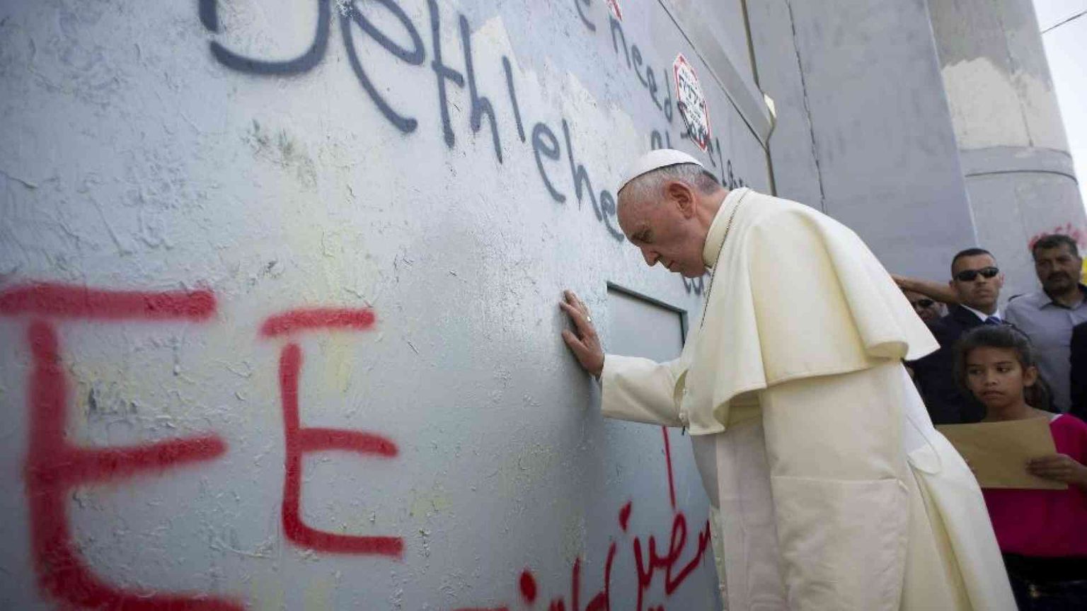 «Sono con voi sotto le bombe»: ecco le parole del Papa