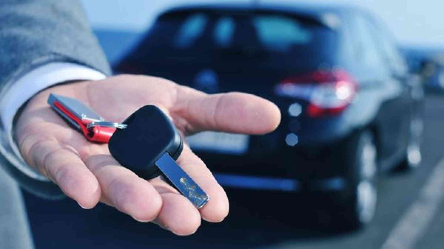 Cara auto, anzi carissima: oggi costa anche il 70% in più di 10 anni fa