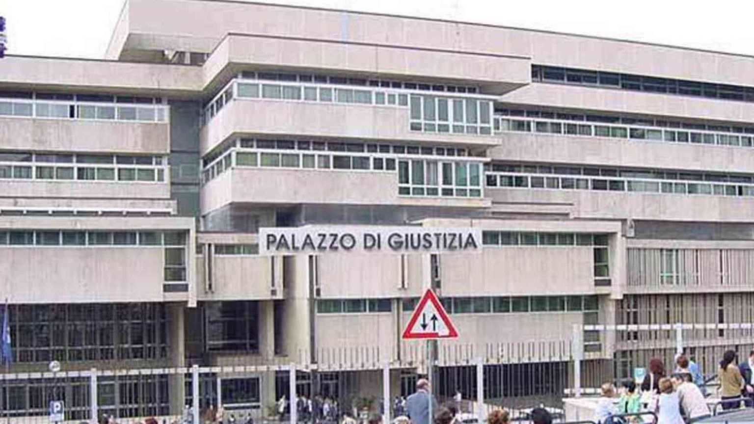 La statua della Madonna si “inchina” al boss. È polemica in Basilicata