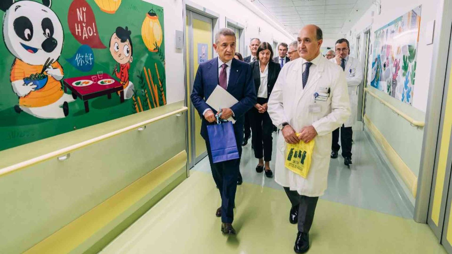 Il governatore di Bankitalia Panetta tra i pazienti di oncologia pediatrica