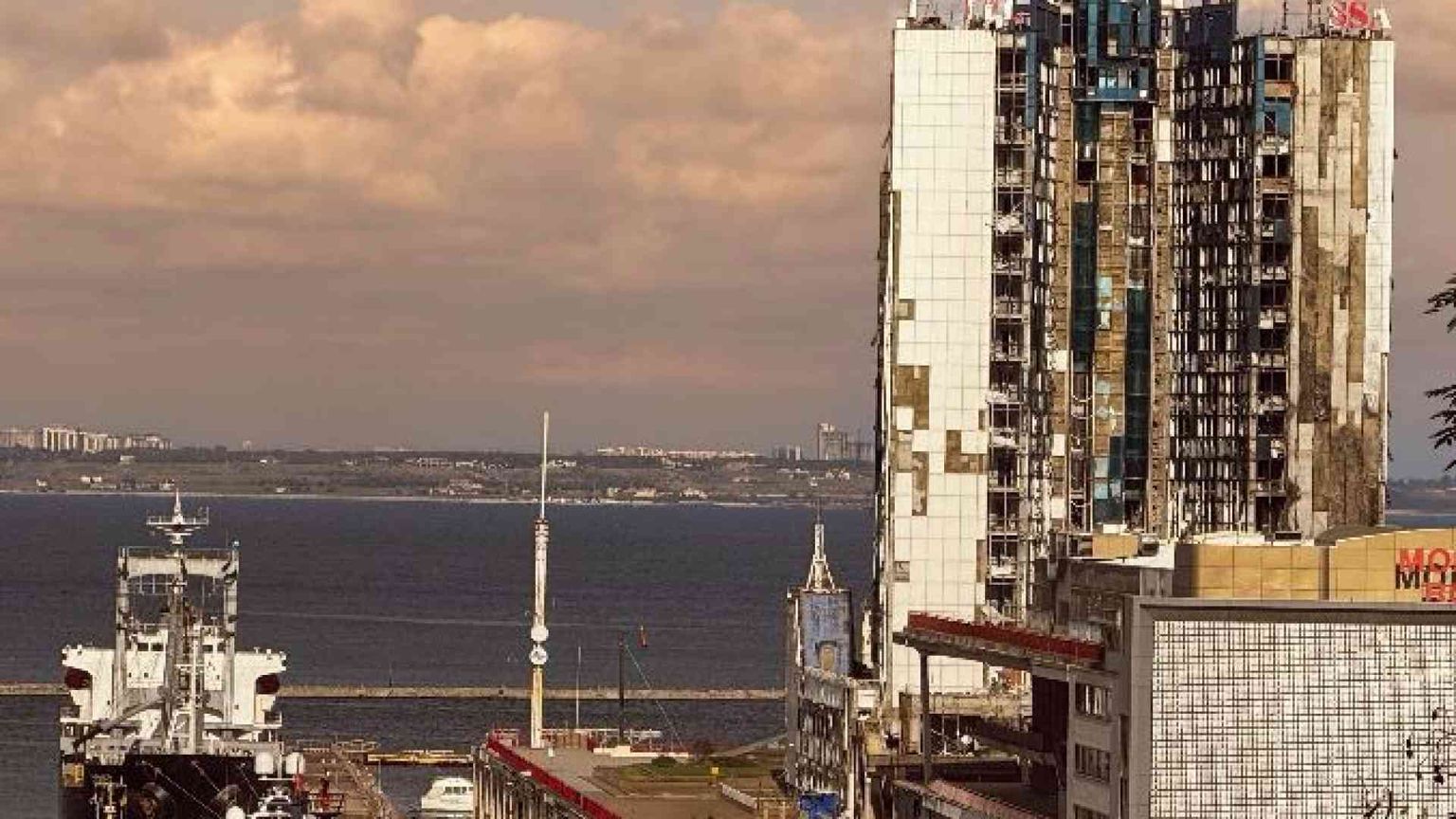 Attacco a Odessa: colpite 3 navi civili in 3 giorni. Strage di marittimi