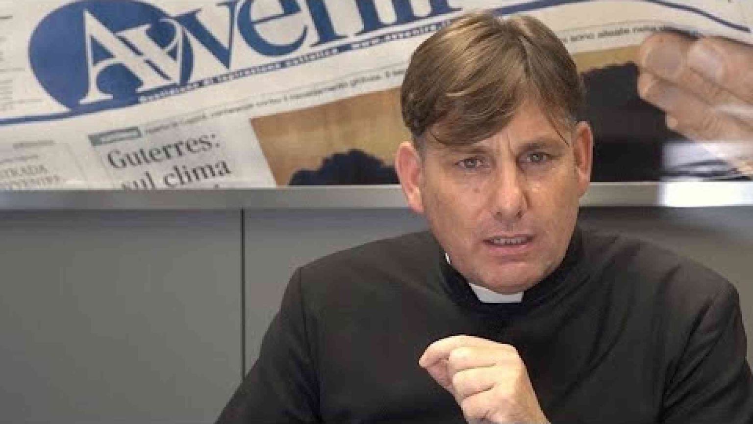 Don Coluccia, la sua vita sotto scorta. E Andrea che non si piega