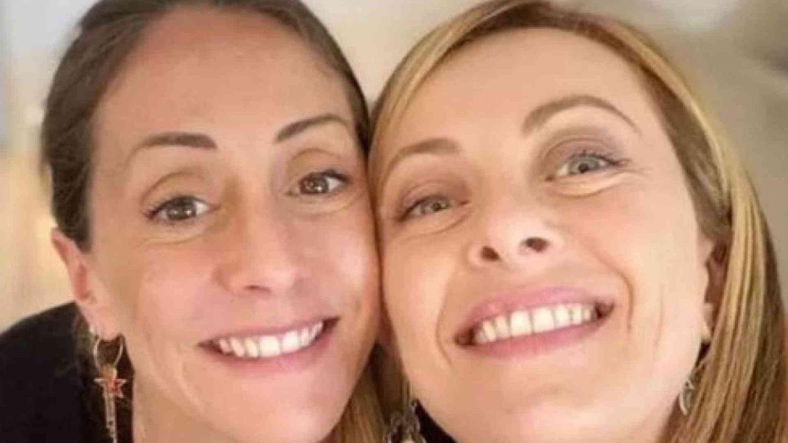 Spiava i conti delle sorelle Meloni, indagato l'ex dipendente di Intesa