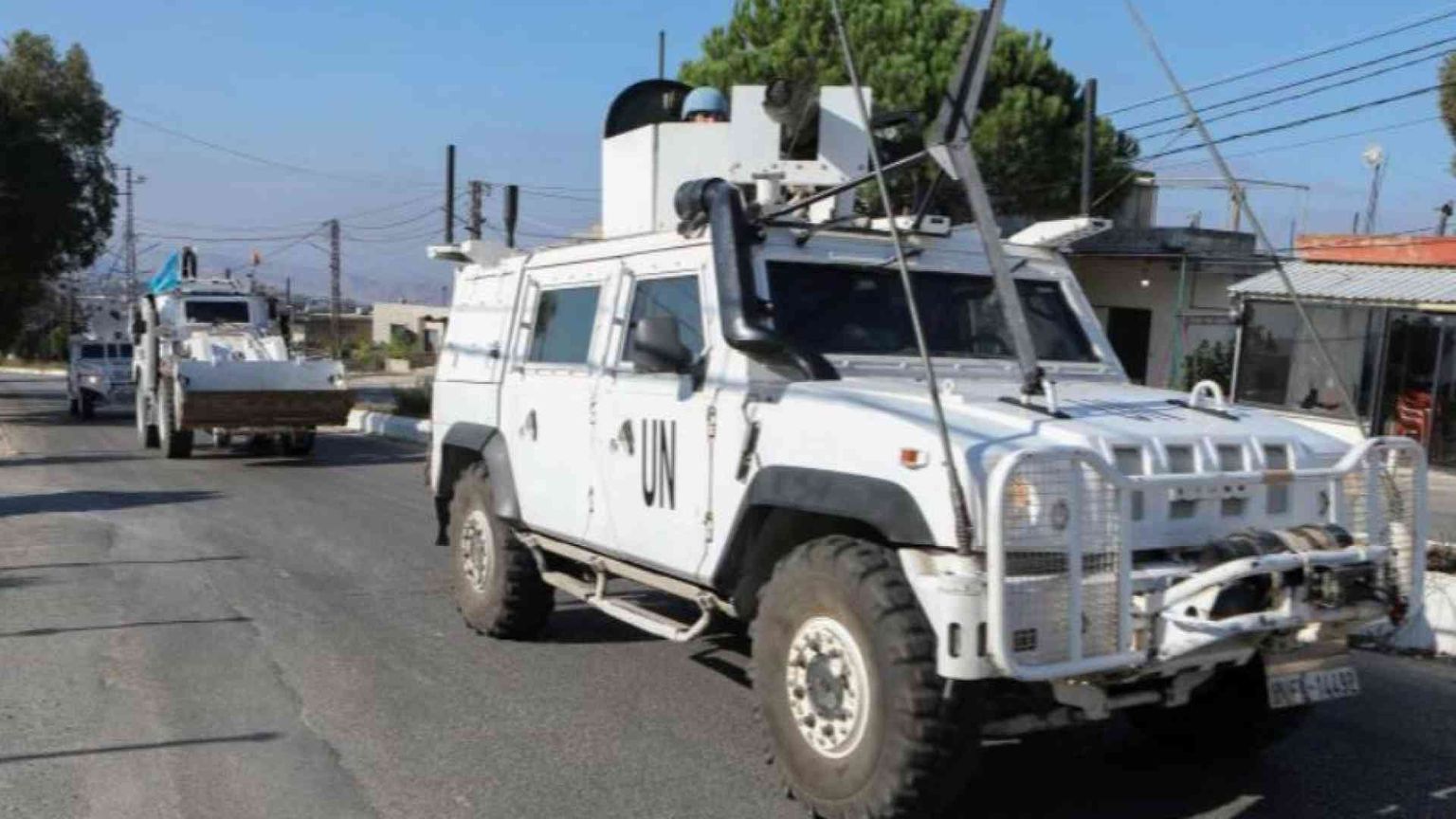 Israele colpisce ancora l’Unifil. Biden incalza: devono fermarsi