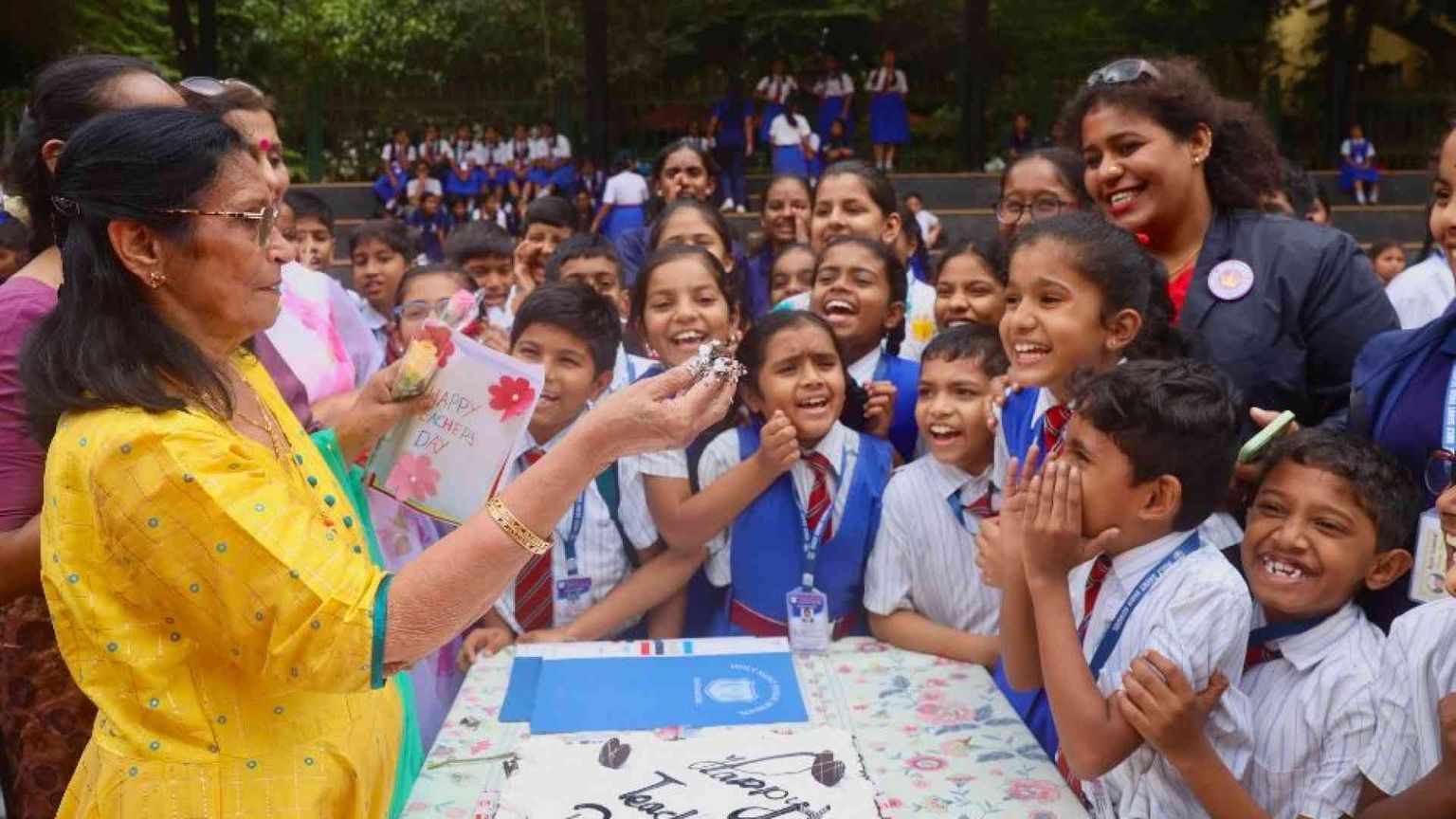 Niente frutta e latte diluito: le mense scolastiche sono sempre più povere