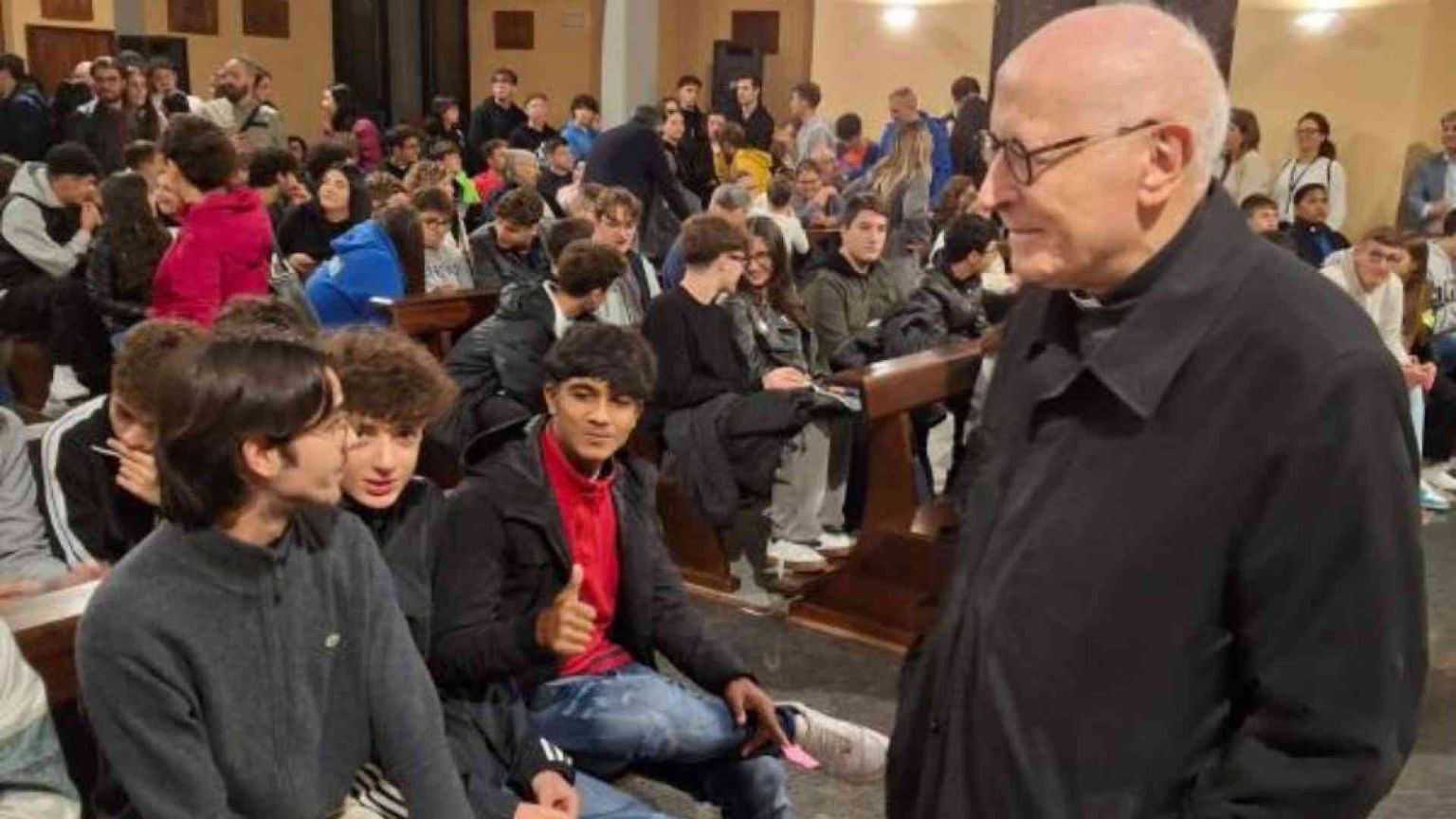 Il vescovo: giovani, cercate autentiche "connessioni" con gli altri