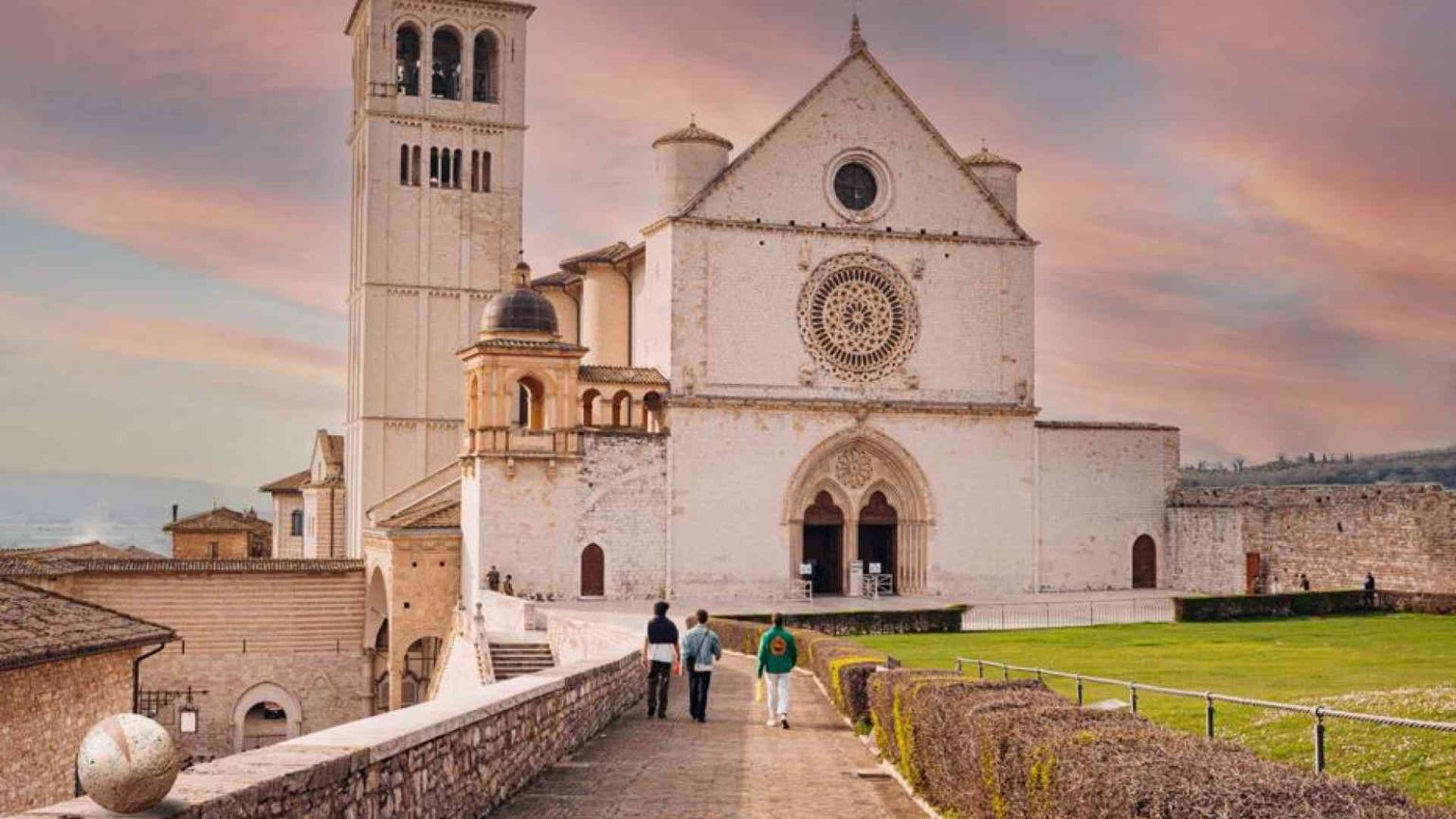 Assisi città aperta, qui le pietre “parlano”. Proprio a tutti