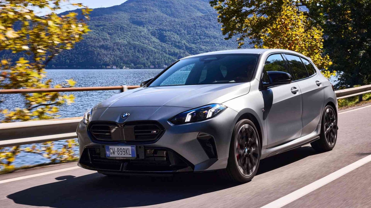 Bmw Serie 1: vent'anni dopo la prima cambia faccia ma non lo spirito