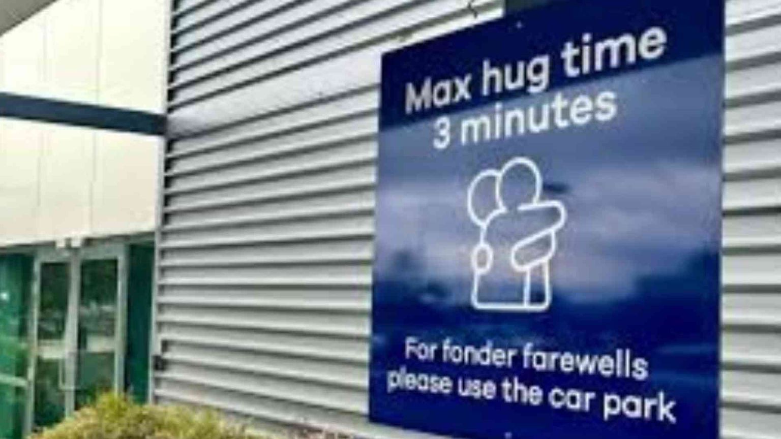 In aeroporto vietati gli abbracci che durano più di tre minuti