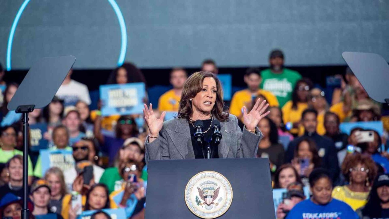 Alla fine i latinos voteranno donna: «L'incubo deportazioni pesa molto»