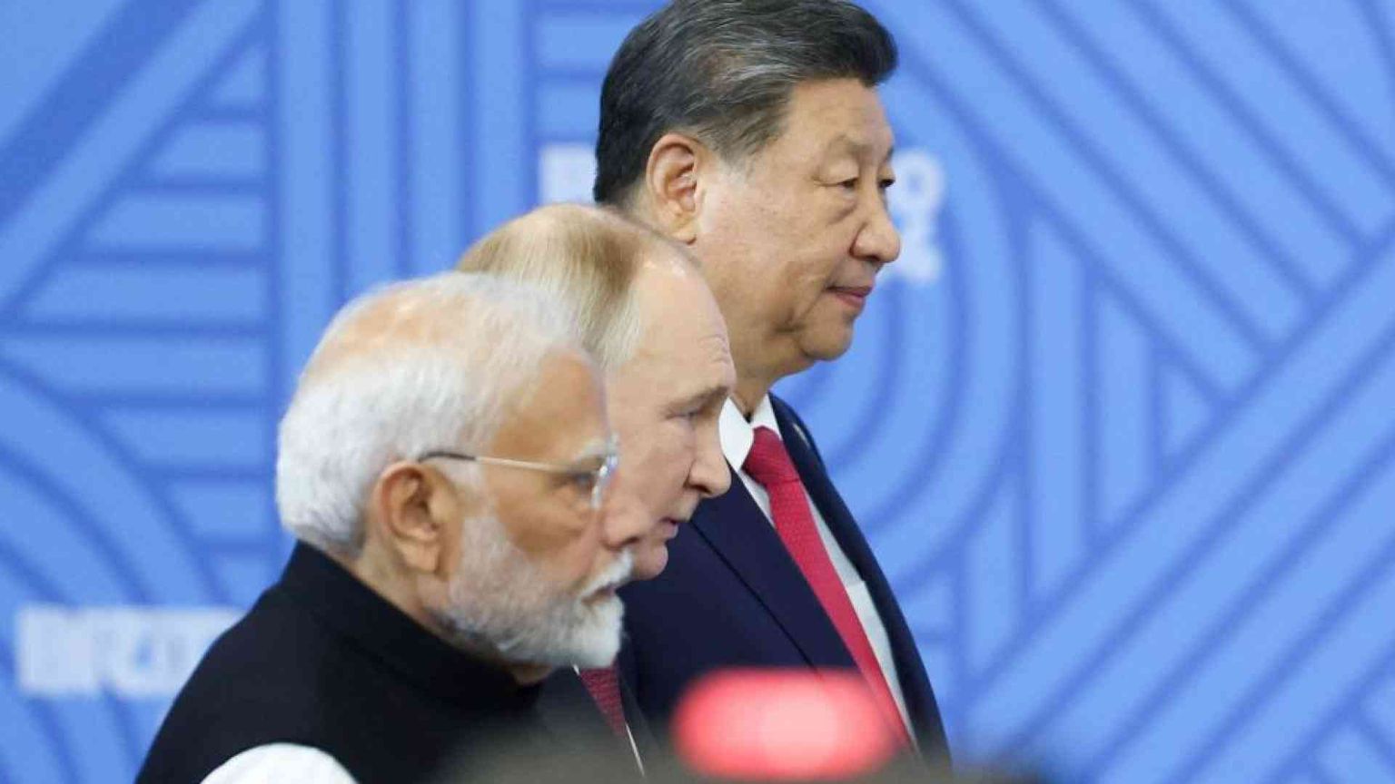 La diplomazia e la portaerei: la doppia politica di Xi Jinping