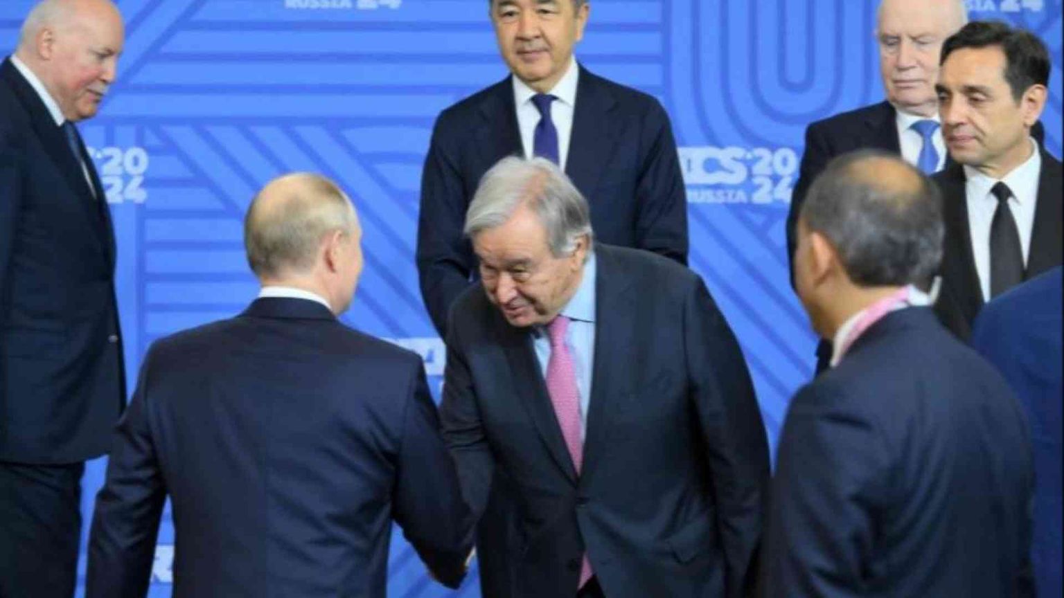Guterres ricevuto a corte dallo zar Putin. L'ira di Kiev