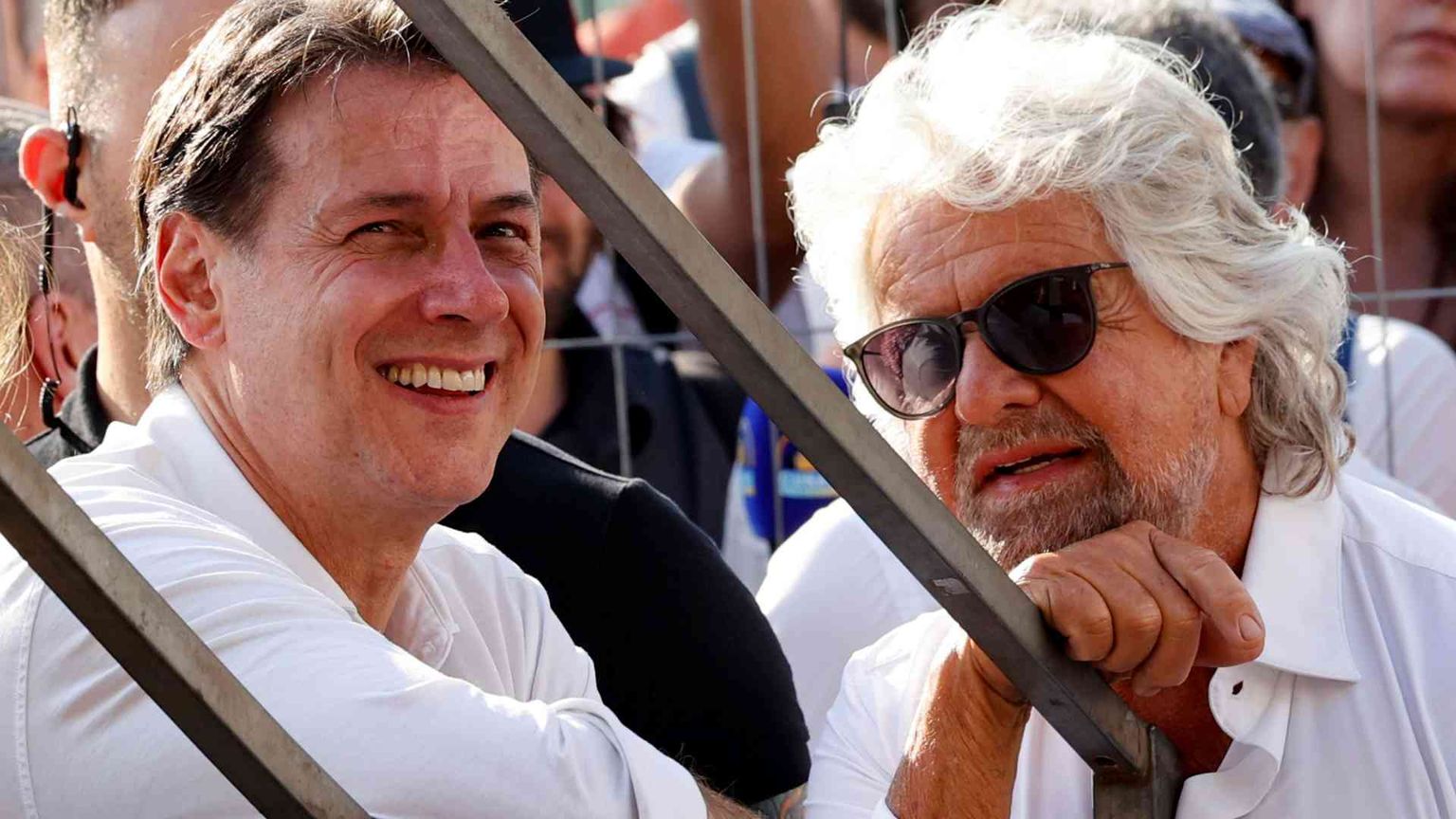 Conte licenzia Beppe Grillo. Per il Movimento 5 Stelle è la fine di un'era