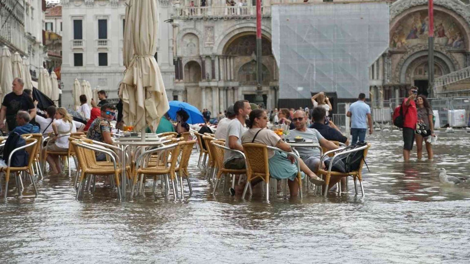 Venezia si tutela sull’iperturismo: le nuove regole di accesso