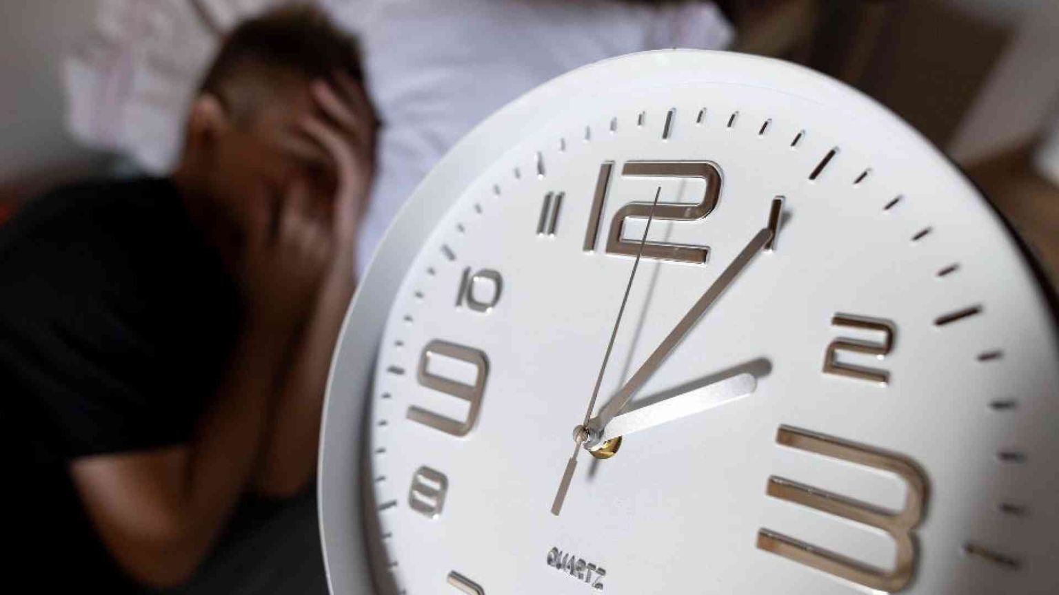 Lancette indietro, torna l'ora solare. Ma perché la cambiamo?