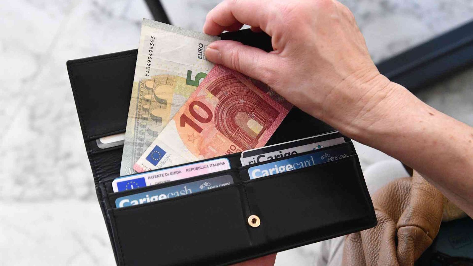 Educazione finanziaria: italiani rimandati, donne e giovani in difficoltà