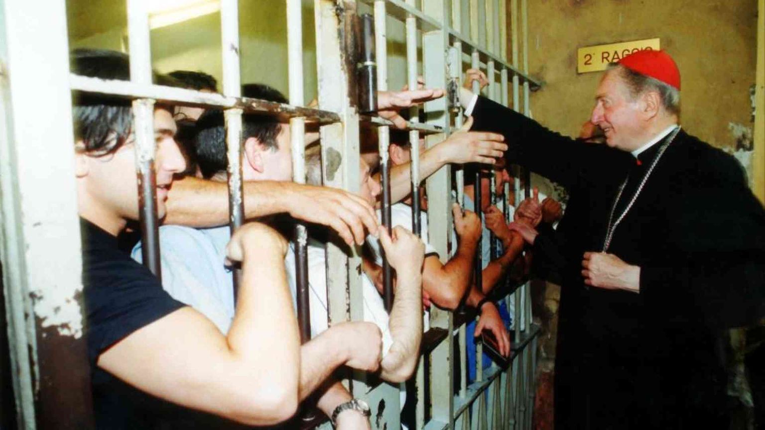 Dalla preghiera per i terroristi morti si è arrivati alla consegna delle armi