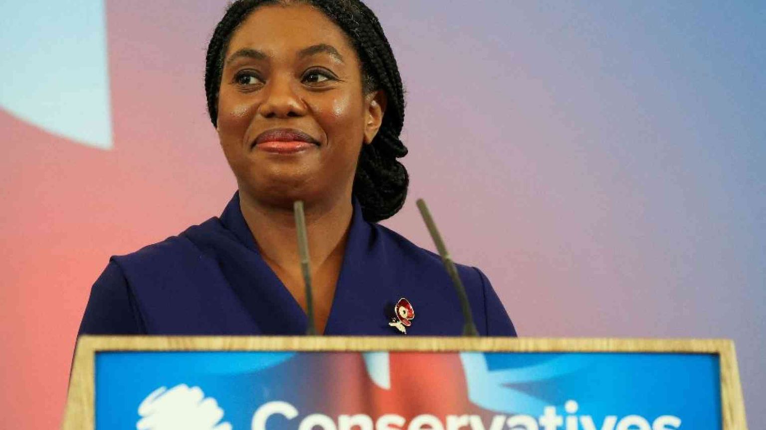 Chi è Kemi Badenoch, la nuova leader dei conservatori britannici