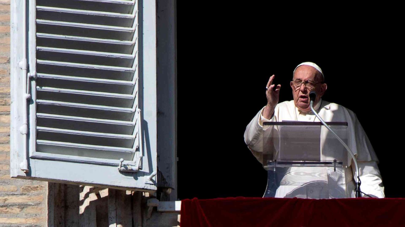 Il Papa: «Amare Dio e i fratelli. Ripudiare la guerra»