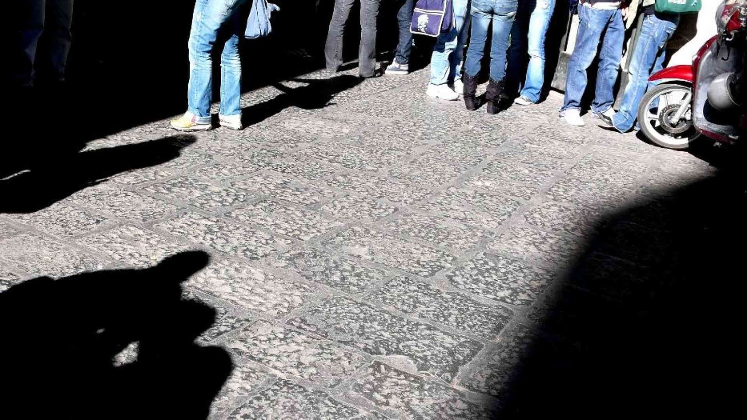 Violenze senza fine: una 12enne accoltella il compagno di classe a Roma