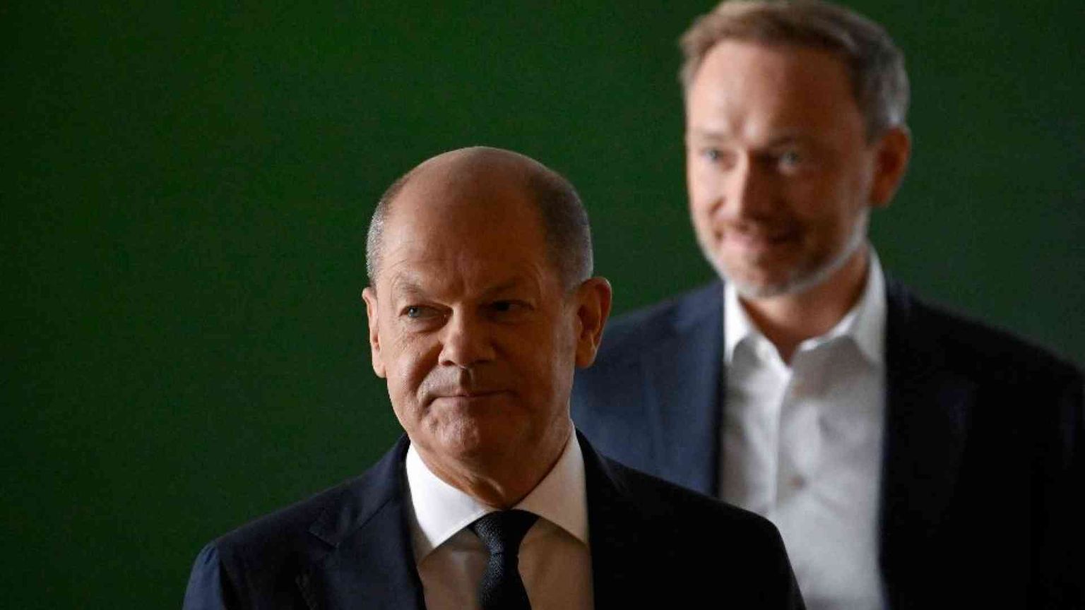 Scholz licenzia il ministro delle Finanze, si apre la crisi: voto a marzo