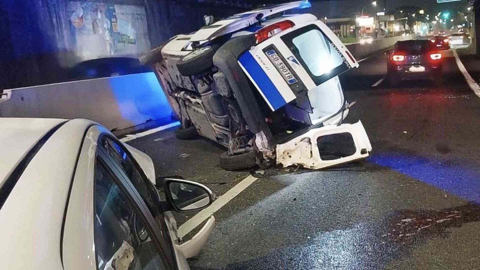 Tre agenti travolti dall'auto di un carabiniere durante i rilievi di un incidente