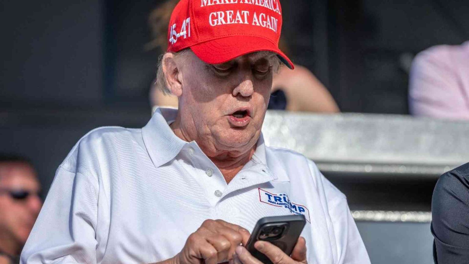 Caccia a Théo, il francese che ha “sbancato” con Donald Trump