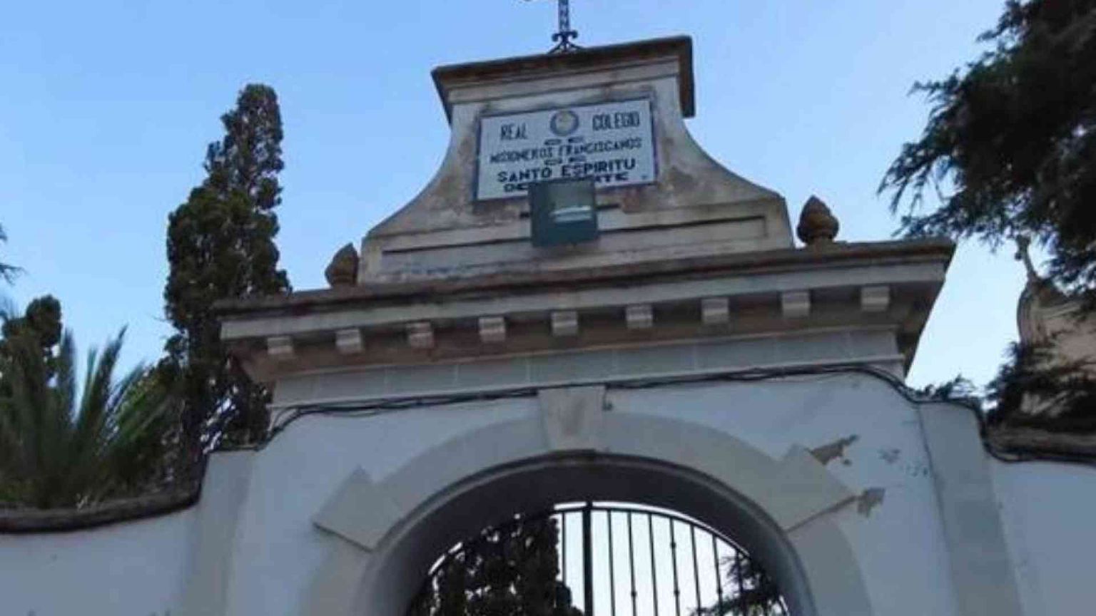 Irrompe in un monastero e uccide un frate. Feriti altri tre