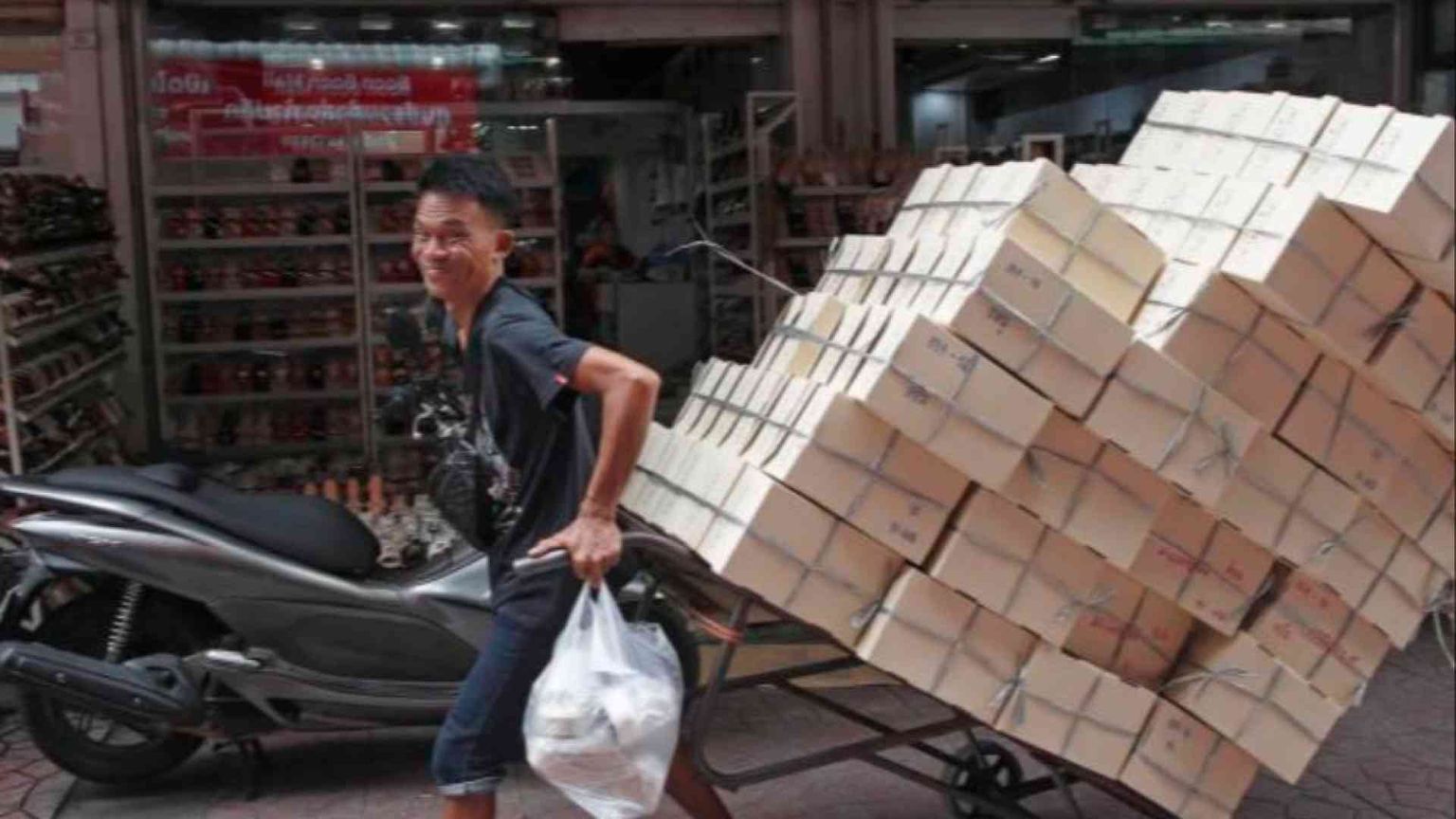 Thailandia, cittadinanza a 483mila persone