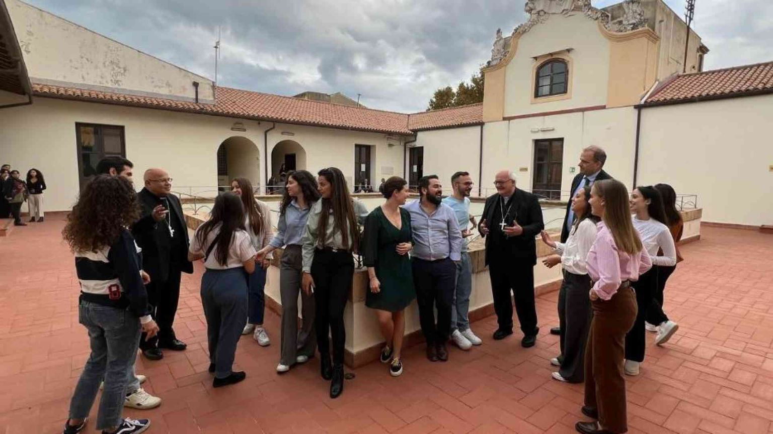 «Integrare i migranti, non nasconderli. Basta tempi lunghi sulla cittadinanza