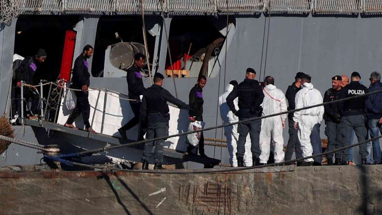 I giudici si rivolgono alla Corte Ue: 7 migranti dall'Albania a Brindisi