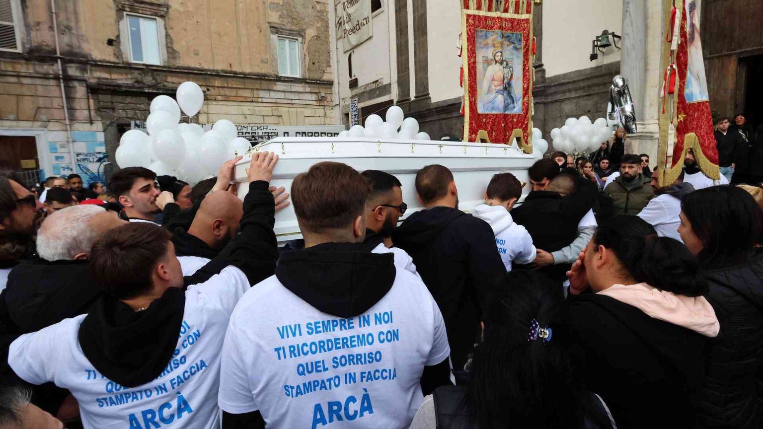 L'addio al 18enne ucciso a Napoli. «Basta con la morte dei ragazzi»