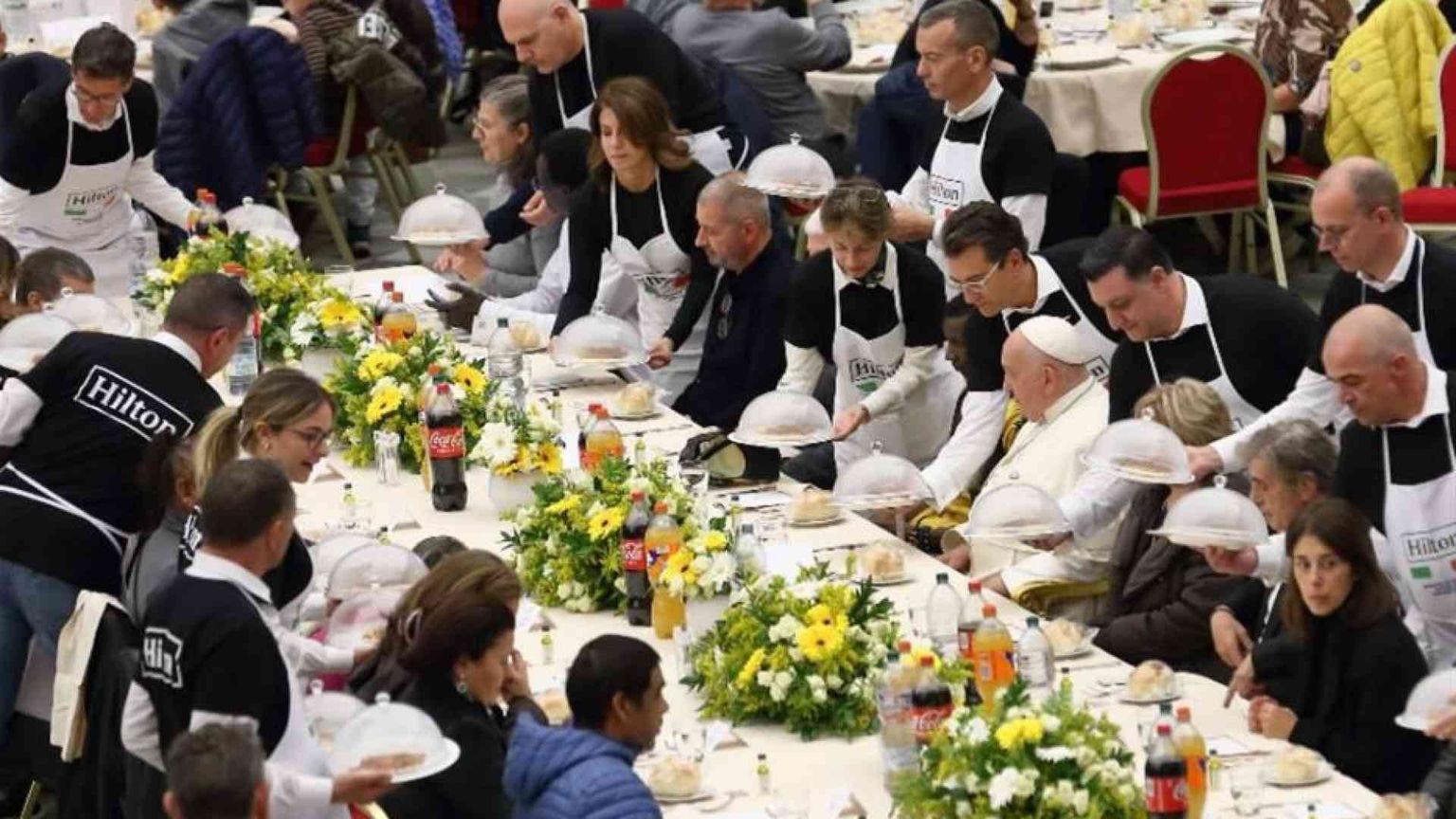 Il Papa pranza in Vaticano con 1300 bisognosi