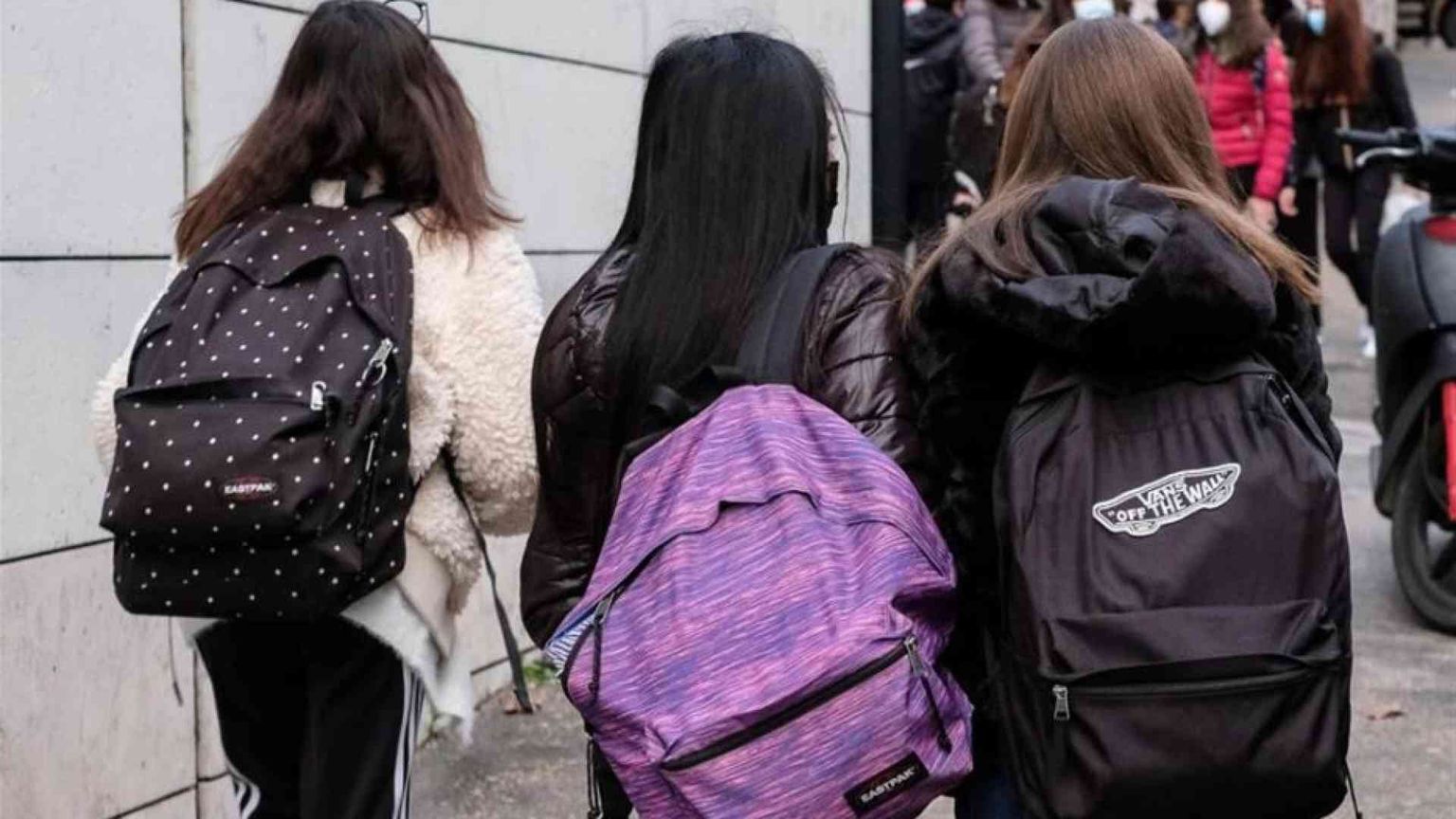 Spedizione punitiva: in 30 picchiano l'insegnante di sostegno